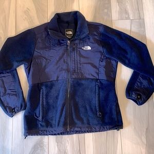 Woman’s navy NorthFace Denali jacket